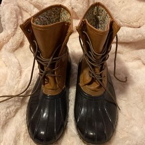 Beige and dark navy waterproof boots